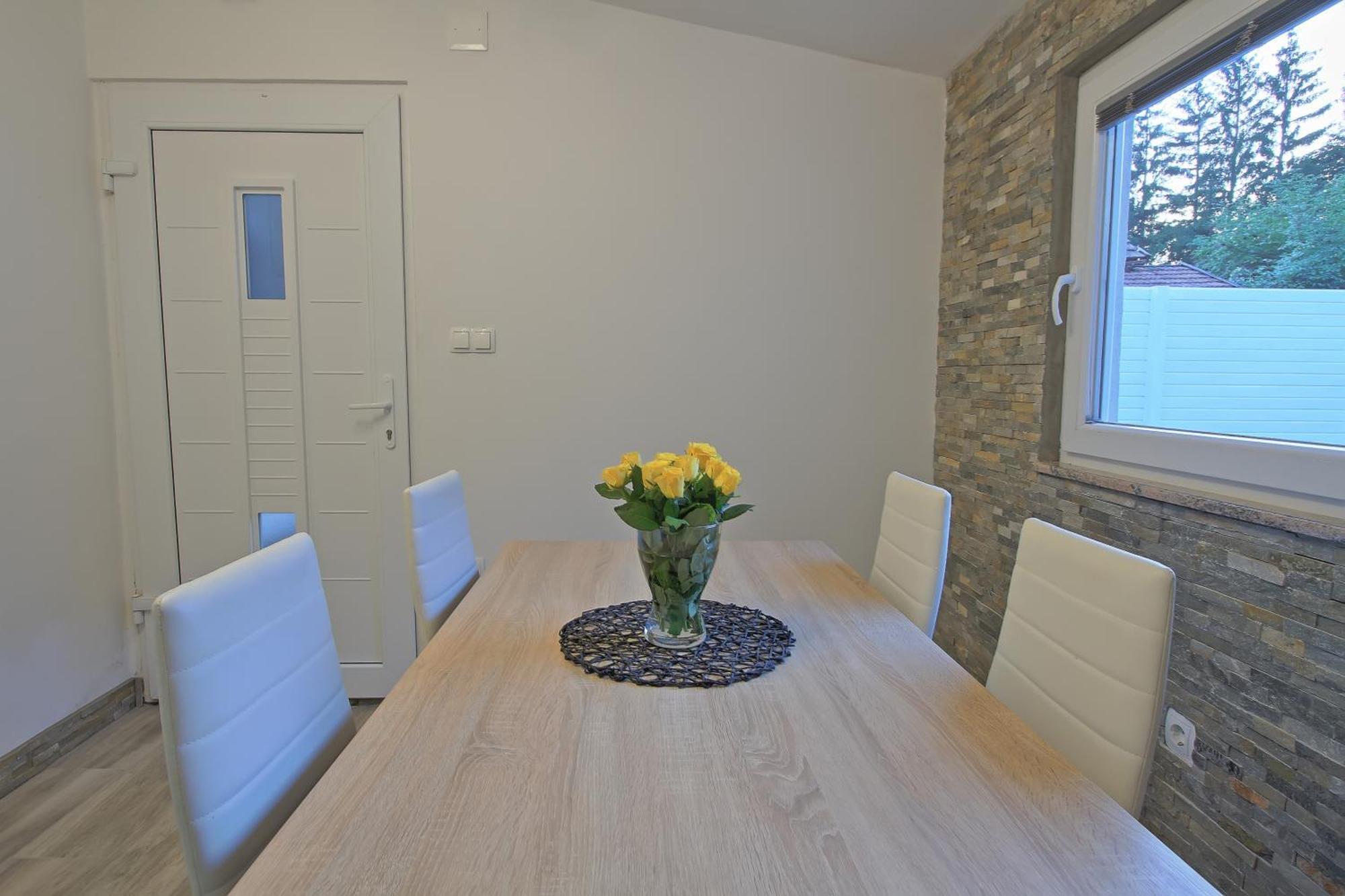 Guesthouse L&K Brinje Zewnętrze zdjęcie