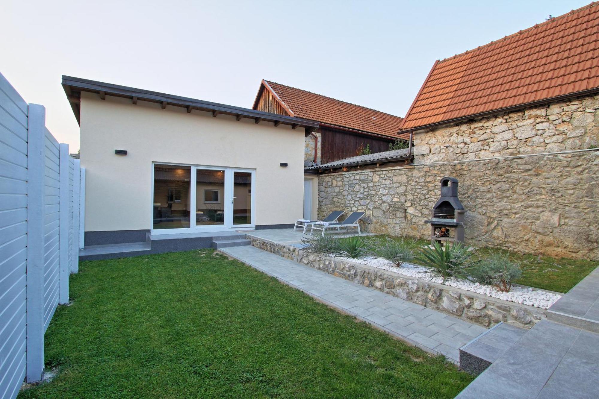 Guesthouse L&K Brinje Zewnętrze zdjęcie